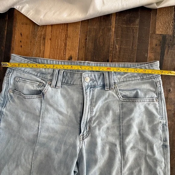Light Denim American Eagle Jeans 12 Short - Picture 3 of 6